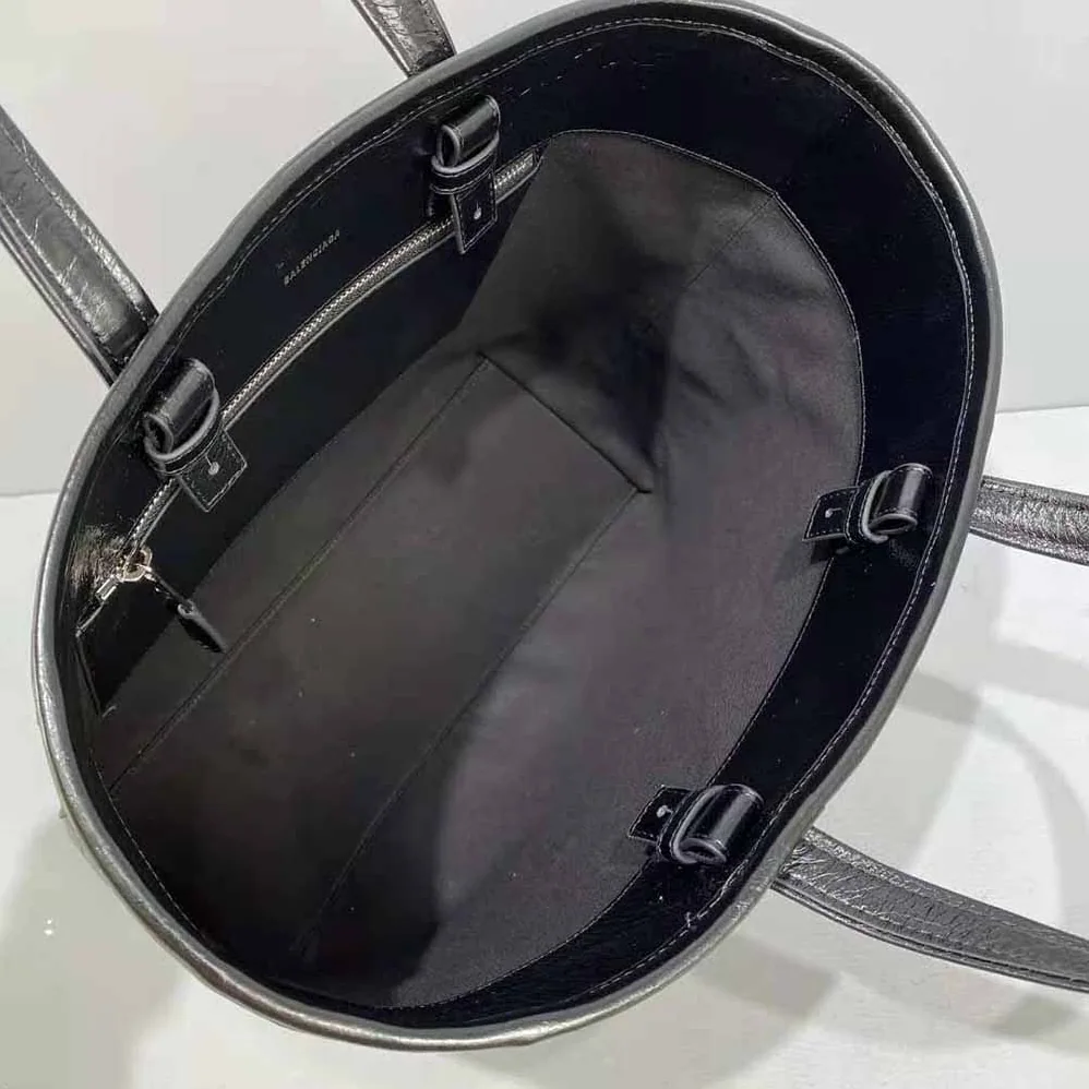Balenciaga Barbes Medium East-West Shopper Bag in Black for Women Balenciaga Barbes Medium East-West Shopper Bag in Black for Women