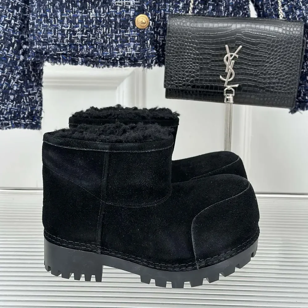 Balenciaga Alaska Fur Bootie in Black Split Calfskin and Synthetic Material for Unisex Balenciaga Alaska Fur Bootie in Black Split Calfskin and Synthetic Material for Unisex