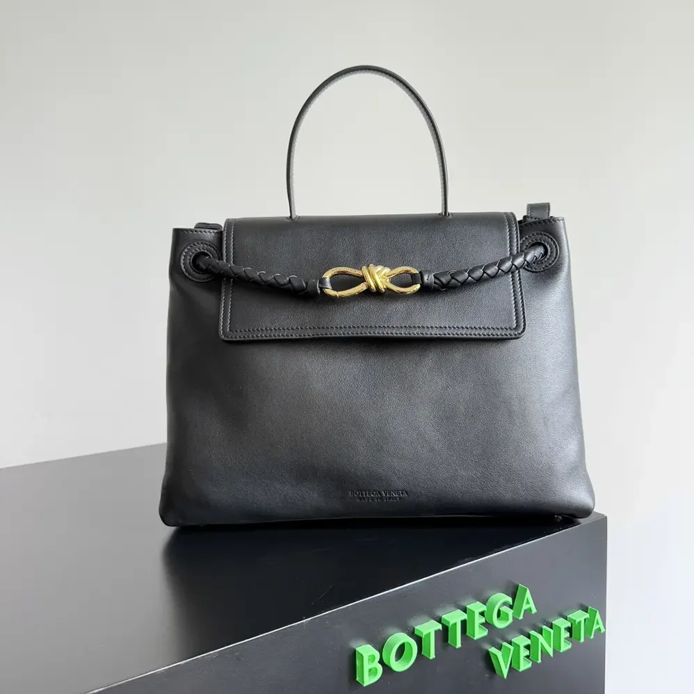Bottega Veneta Medium Ciao Ciao for Women in Black Bottega Veneta Medium Ciao Ciao for Women in Black