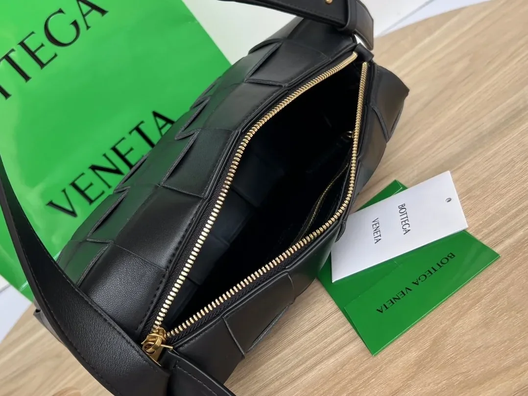 Bottega Veneta Brick Cassette Black Bottega Veneta Brick Cassette Black