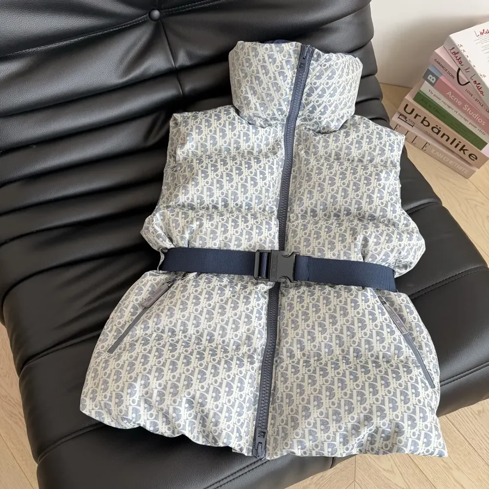 Dior DiorAlps Belted Puffer Vest Blue and White Dior Oblique Quilted Technical Taffeta for Men Dior DiorAlps Belted Puffer Vest Blue and White Dior Oblique Quilted Technical Taffeta for Men