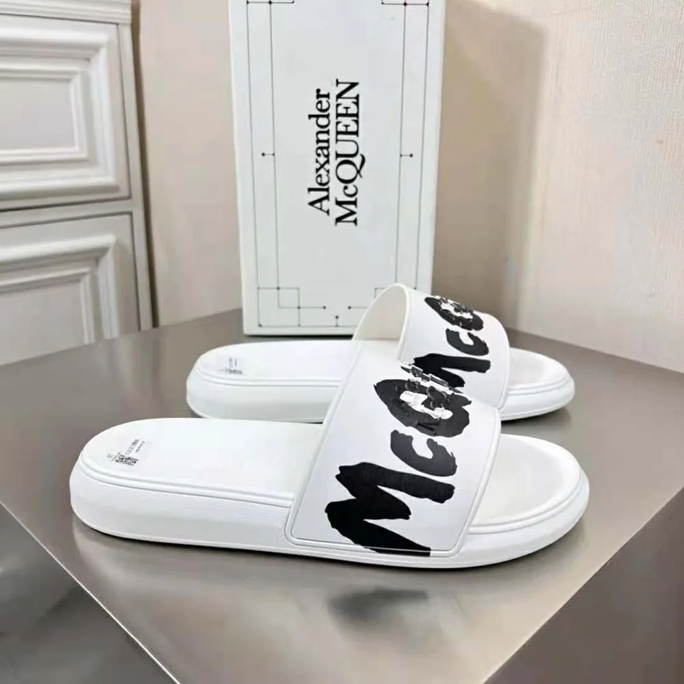 Alexander Mcqueen Oversized Rubber Slide in White for Unisex in Black Alexander Mcqueen Oversized Rubber Slide in White for Unisex in Black