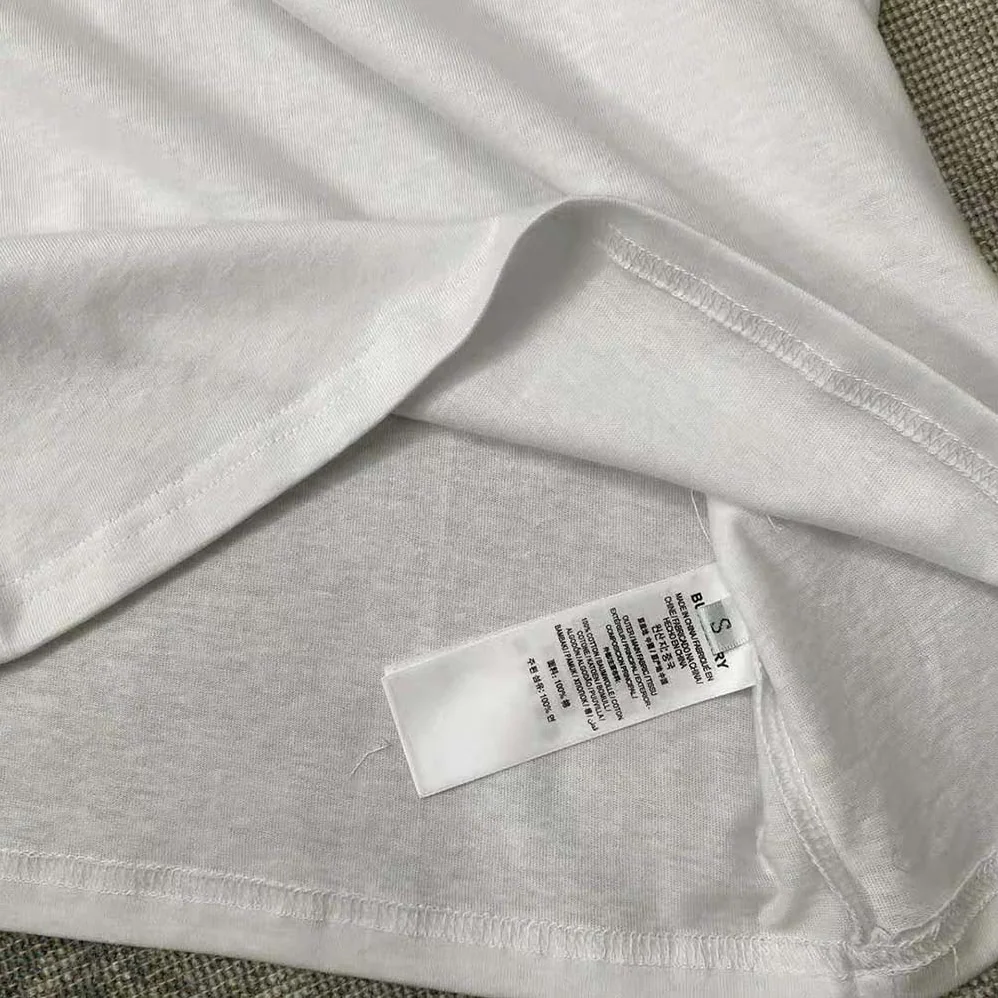 Burberry Heart Motif Cotton T-shirt for Women in White Burberry Heart Motif Cotton T-shirt for Women in White