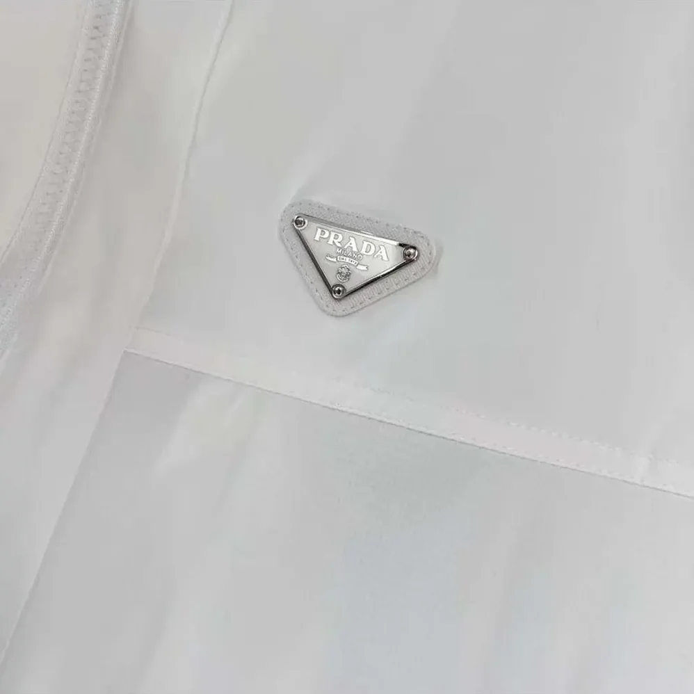 Prada Logo Plaque Hooded Windbreaker for Men in White Prada Logo Plaque Hooded Windbreaker for Men in White