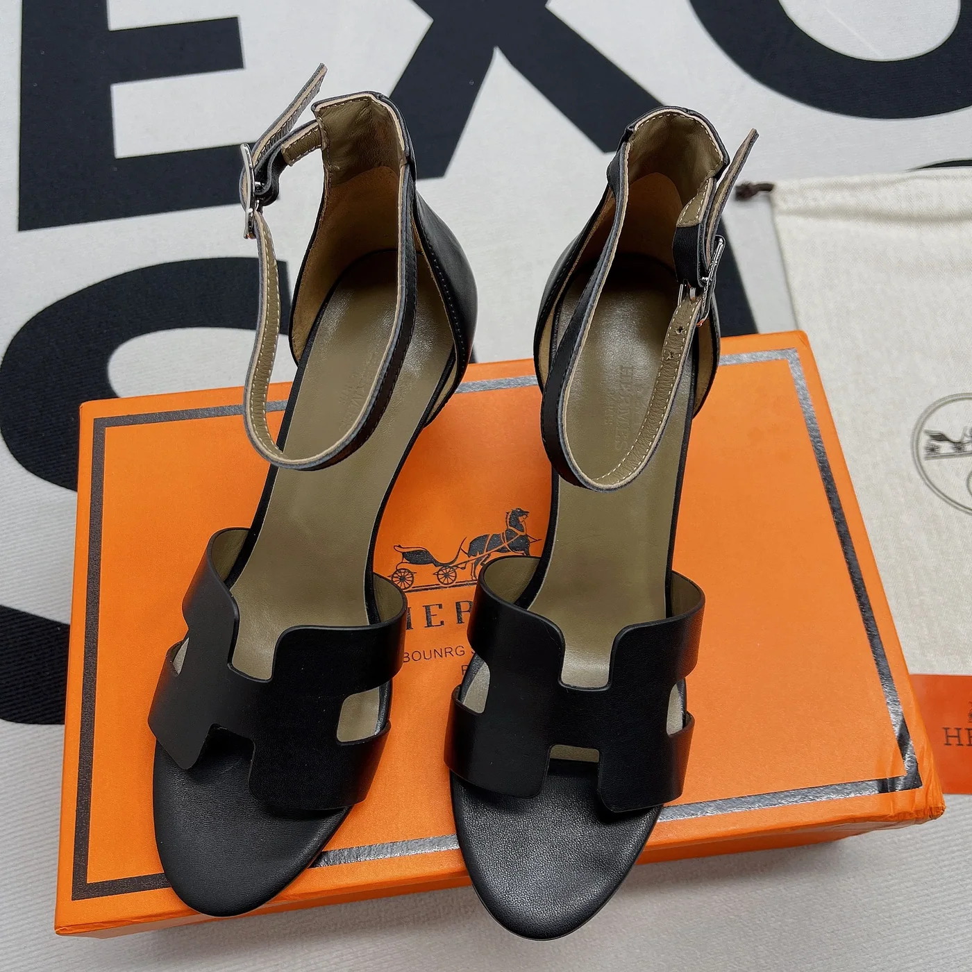 Hermes Legend Sandals Calfskin Leather Spring in Summer Collection Noir Hermes Legend Sandals Calfskin Leather Spring in Summer Collection Noir