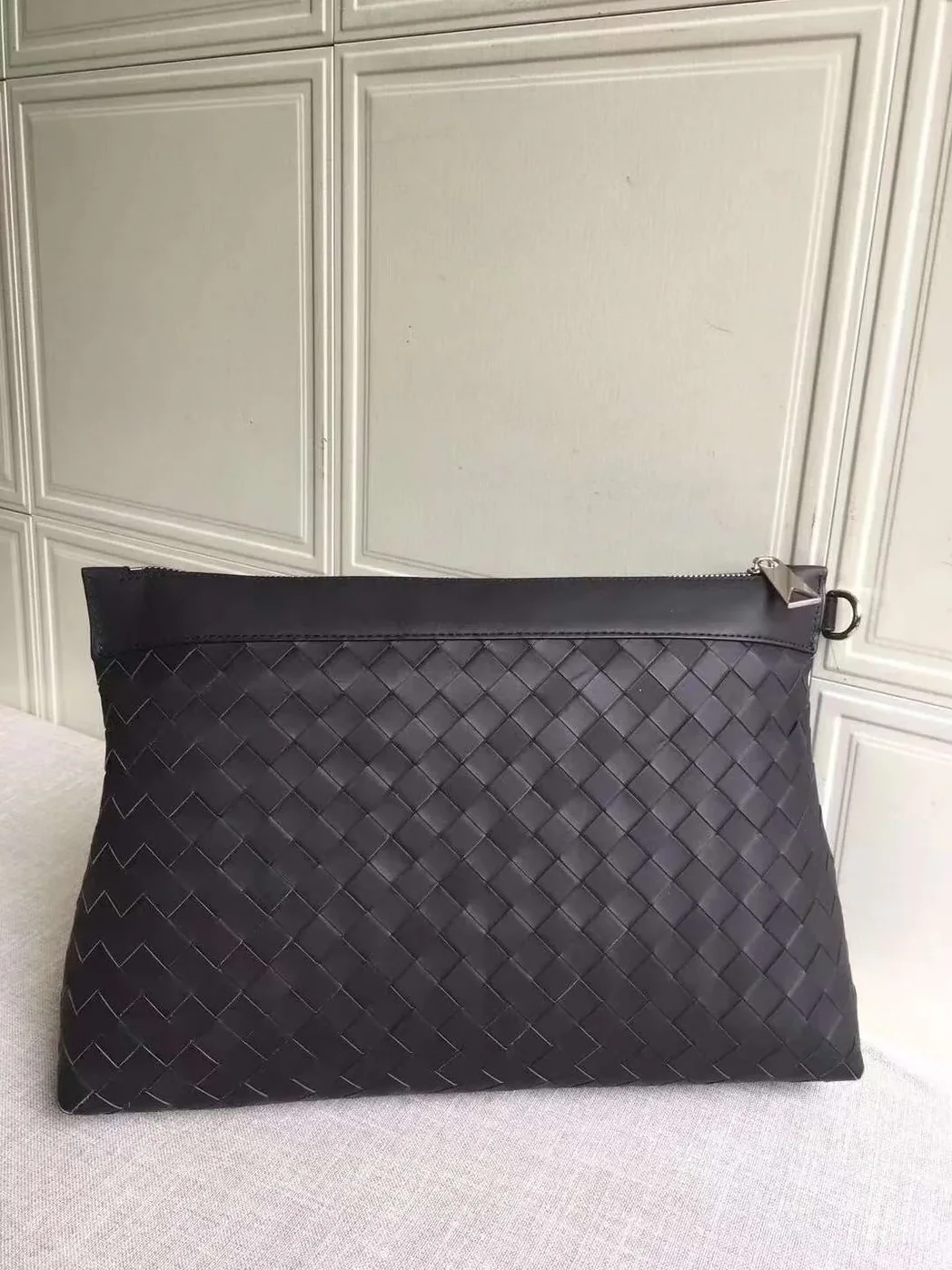 Bottega Veneta Medium Intrecciato Zipped Pouch Black / Bottega Veneta Medium Intrecciato Zipped Pouch Black /