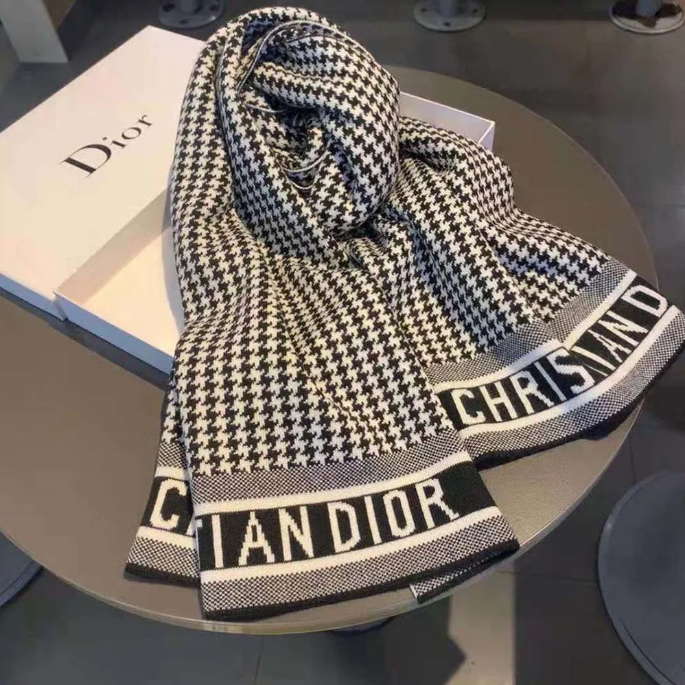 Dior 30 Montaigne Scarf Black and White Houndstooth Cashmere Blend Knit for Women Dior 30 Montaigne Scarf Black and White Houndstooth Cashmere Blend Knit for Women