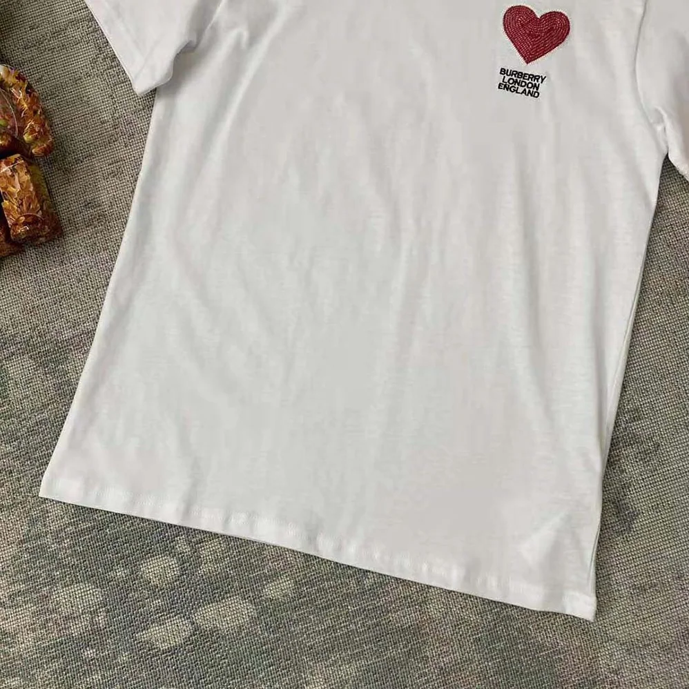 Burberry Heart Motif Cotton T-shirt for Women in White Burberry Heart Motif Cotton T-shirt for Women in White
