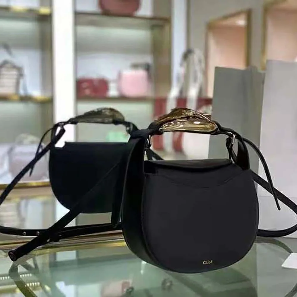 Chloe Kiss Small Purse in Small Grain Calfskin for Women in Black