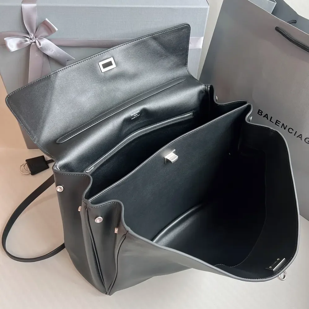Balenciaga Rodeo Medium Handbag in Black Smooth Calfskin for Women in Silver Balenciaga Rodeo Medium Handbag in Black Smooth Calfskin for Women in Silver