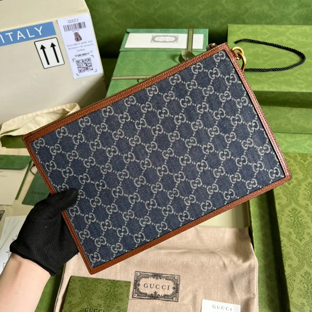 Gucci GG Wool Pouch With Interlocking G Black , Pouch / for Men