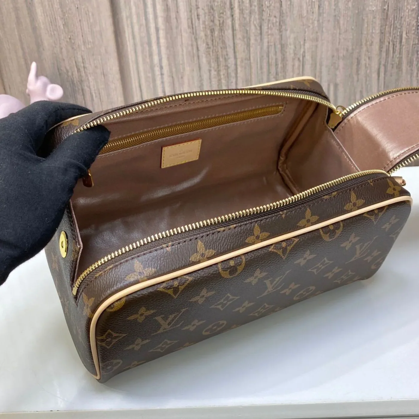 Louis Vuitton King Size Toiletry Monogram Canvas / LV Louis Vuitton King Size Toiletry Monogram Canvas / LV