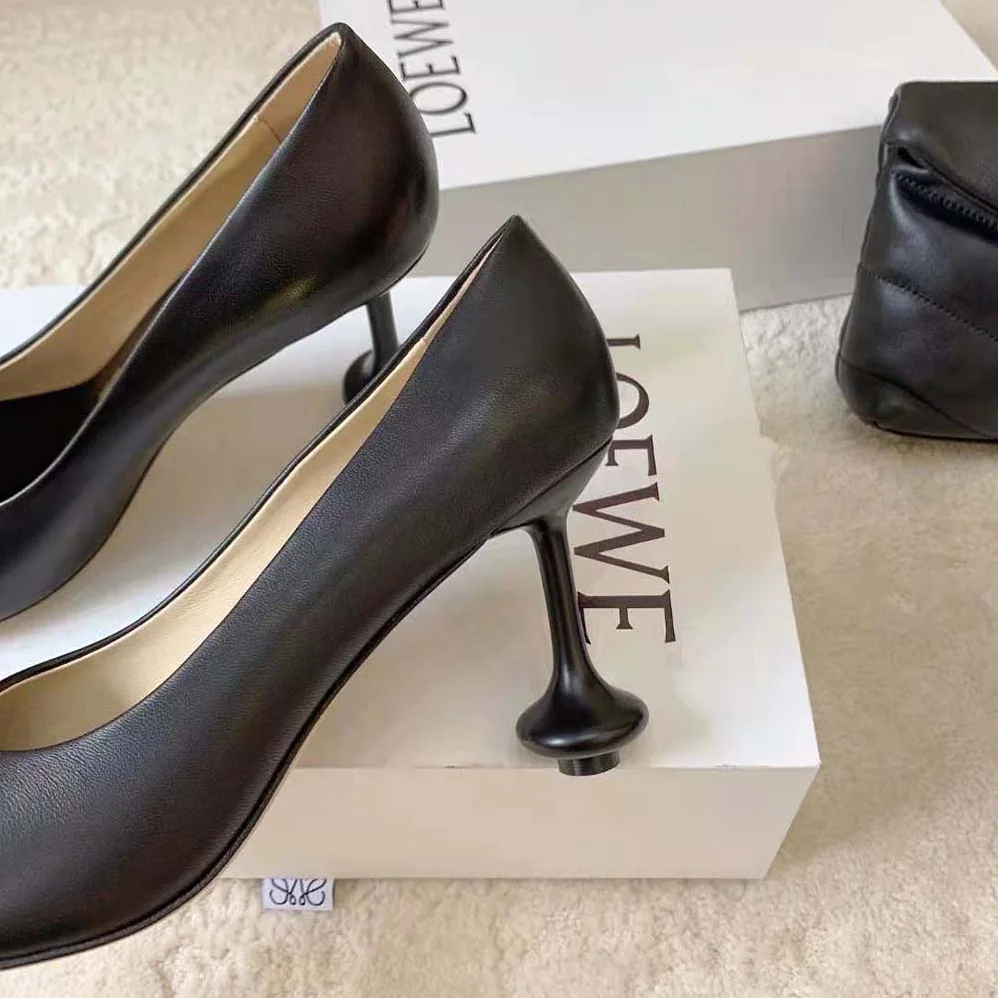 Loewe Toy Pump in Goatskin for Women in Black