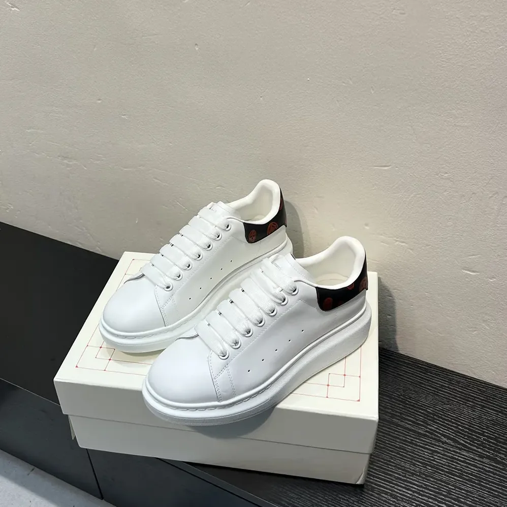 Alexander Mcqueen Oversized Sneaker in White for Unisex in Red Alexander Mcqueen Oversized Sneaker in White for Unisex in Red