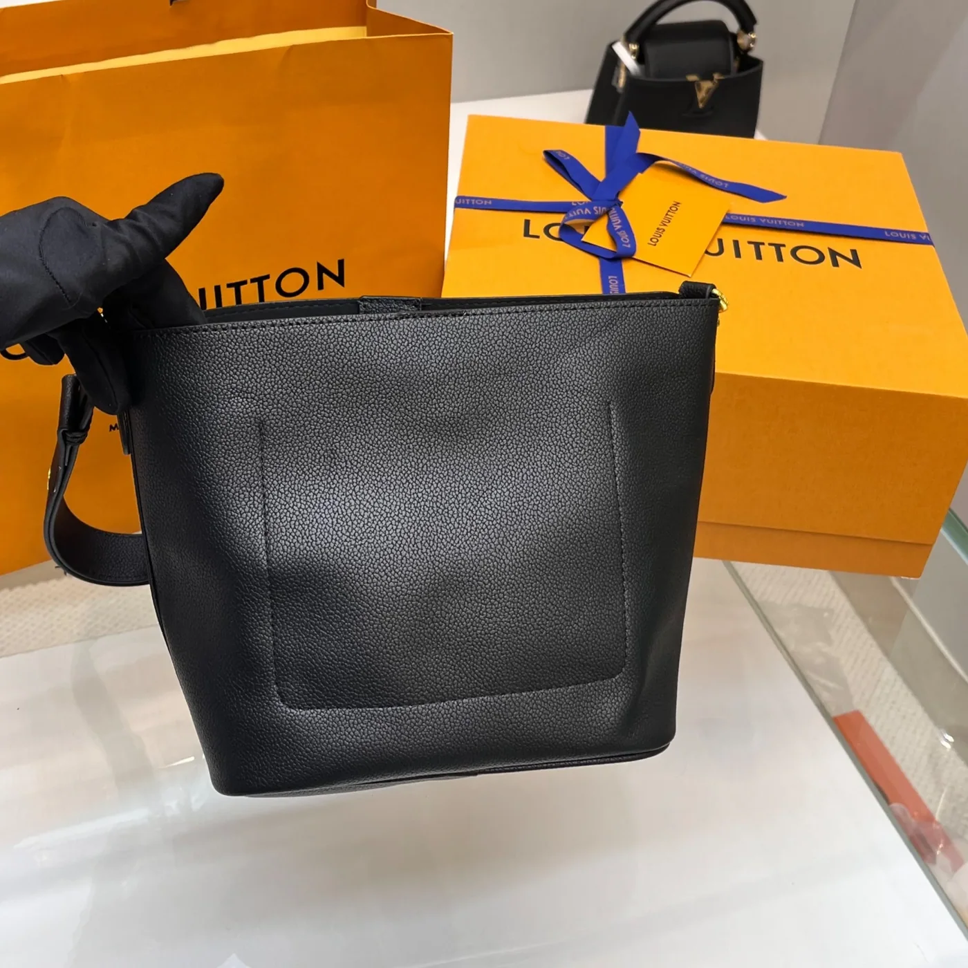 Louis Vuitton Lock And Walk Bag Black - / 8 Inches Louis Vuitton Lock And Walk Bag Black - / 8 Inches