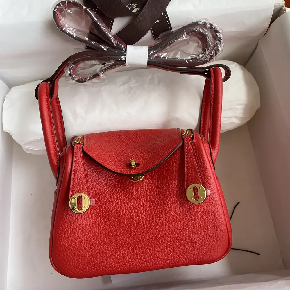 Hermes Lindy Mini 19 in Clemence Leather for Women in Red/Gold