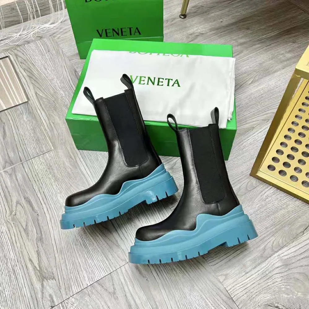 Bottega Veneta Tire Chelsea Boot in Vegetally-Tanned Leather for Unisex in Blue Bottega Veneta Tire Chelsea Boot in Vegetally-Tanned Leather for Unisex in Blue