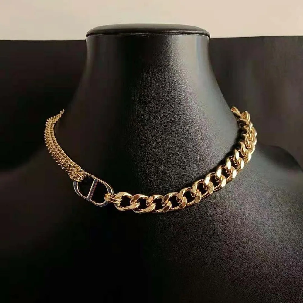 Dior 30 Montaigne Necklace Gold for Women in Finish Metal Dior 30 Montaigne Necklace Gold for Women in Finish Metal