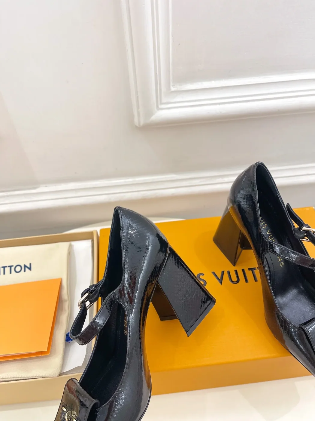 Louis Vuitton Pump Black / 1AACFK Louis Vuitton Pump Black / 1AACFK