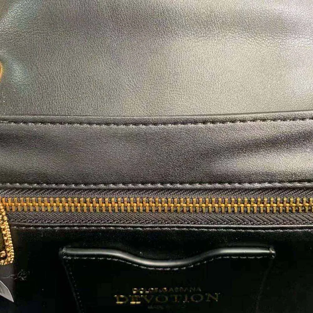 Dolce Gabbana D&G Large Devotion Shoulder Bag in Quilted Nappa Leather for Women in Black Dolce Gabbana D&G Large Devotion Shoulder Bag in Quilted Nappa Leather for Women in Black