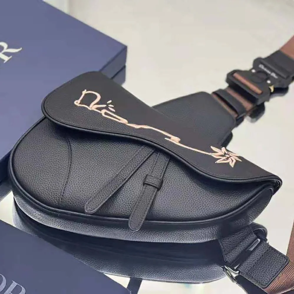 Dior Cactus Jack Dior Saddle Bag Black Grained Calfskin with Embroidered Signature for Men Dior Cactus Jack Dior Saddle Bag Black Grained Calfskin with Embroidered Signature for Men