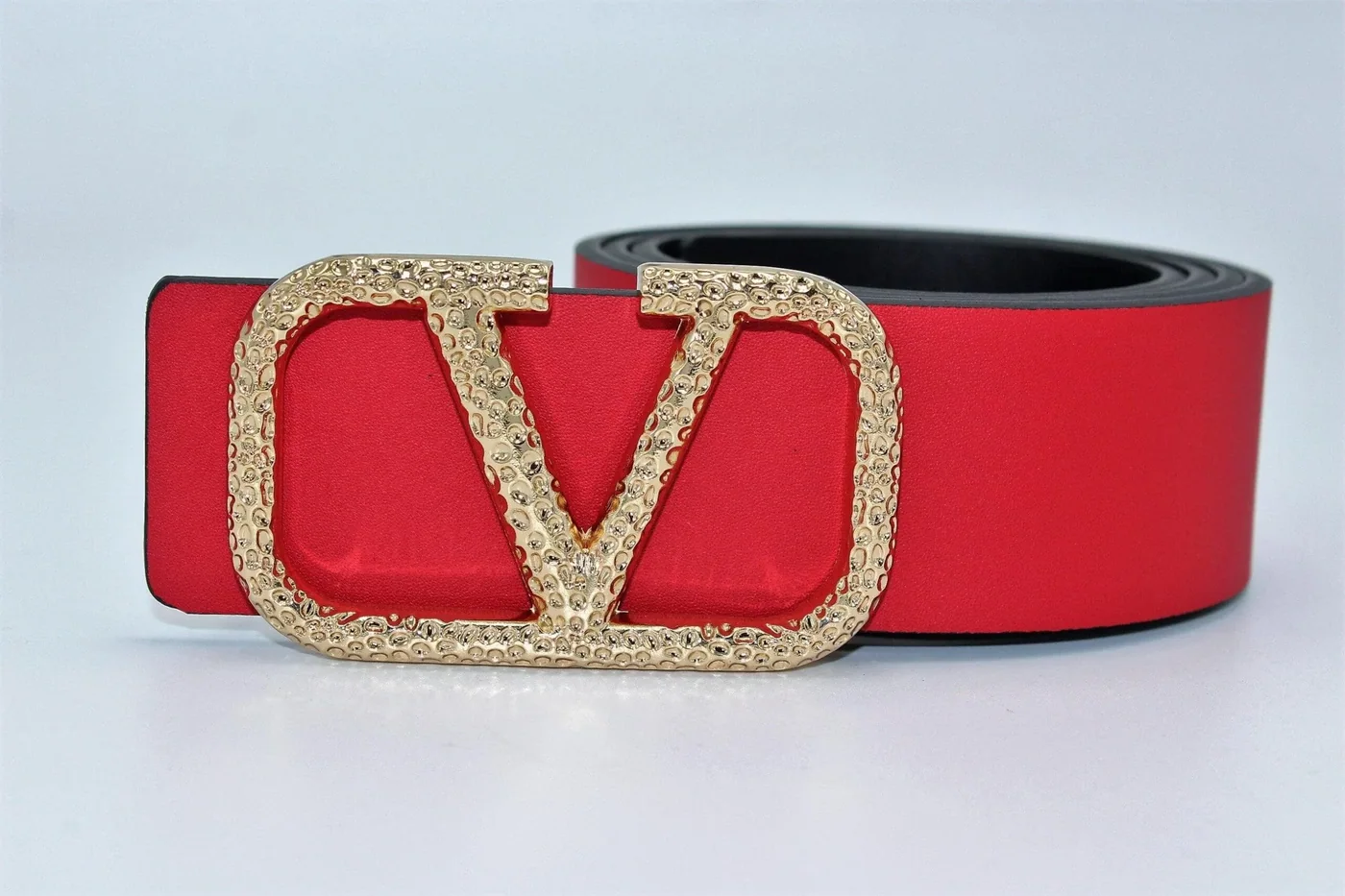 REVERSIBLE V LOGO SIGNATURE BELT IN GLOSSY CALFSKIN