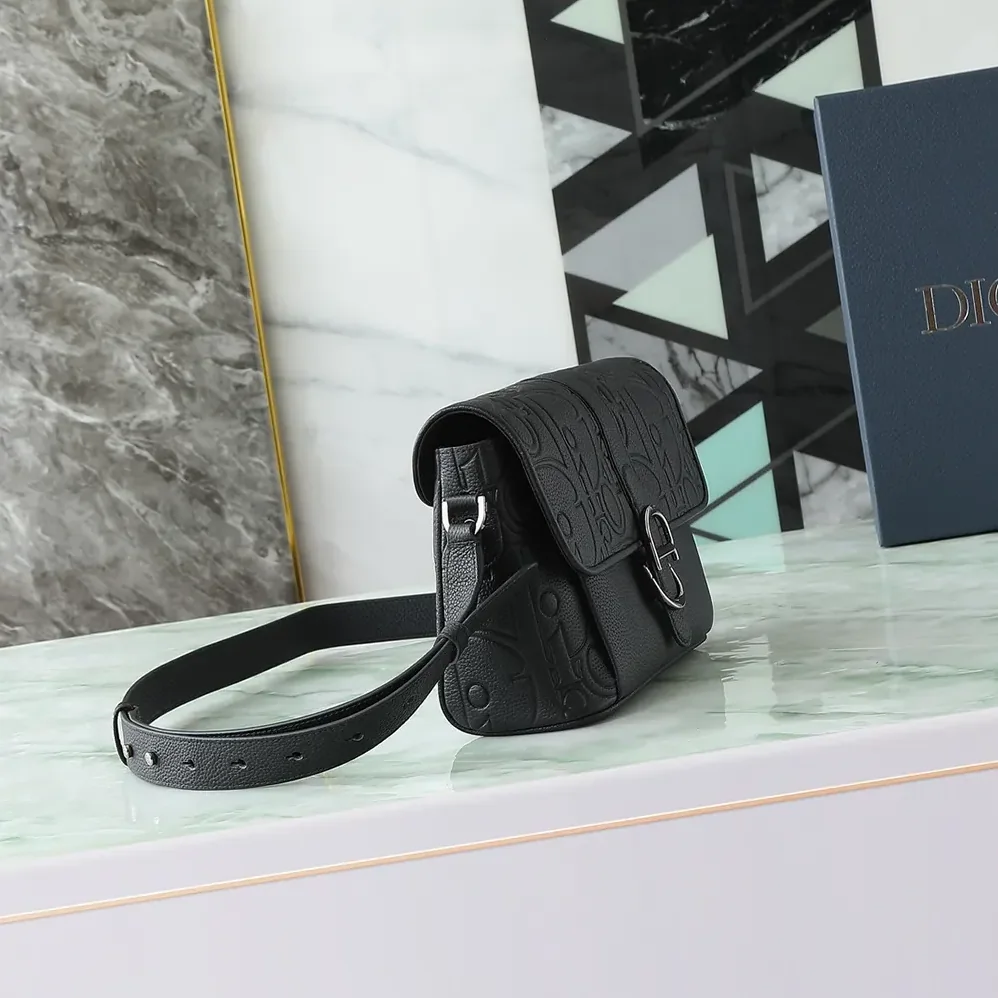 Dior Medium Dior Daily Messenger Bag with Flap Black Dior Gravity Leather for Men