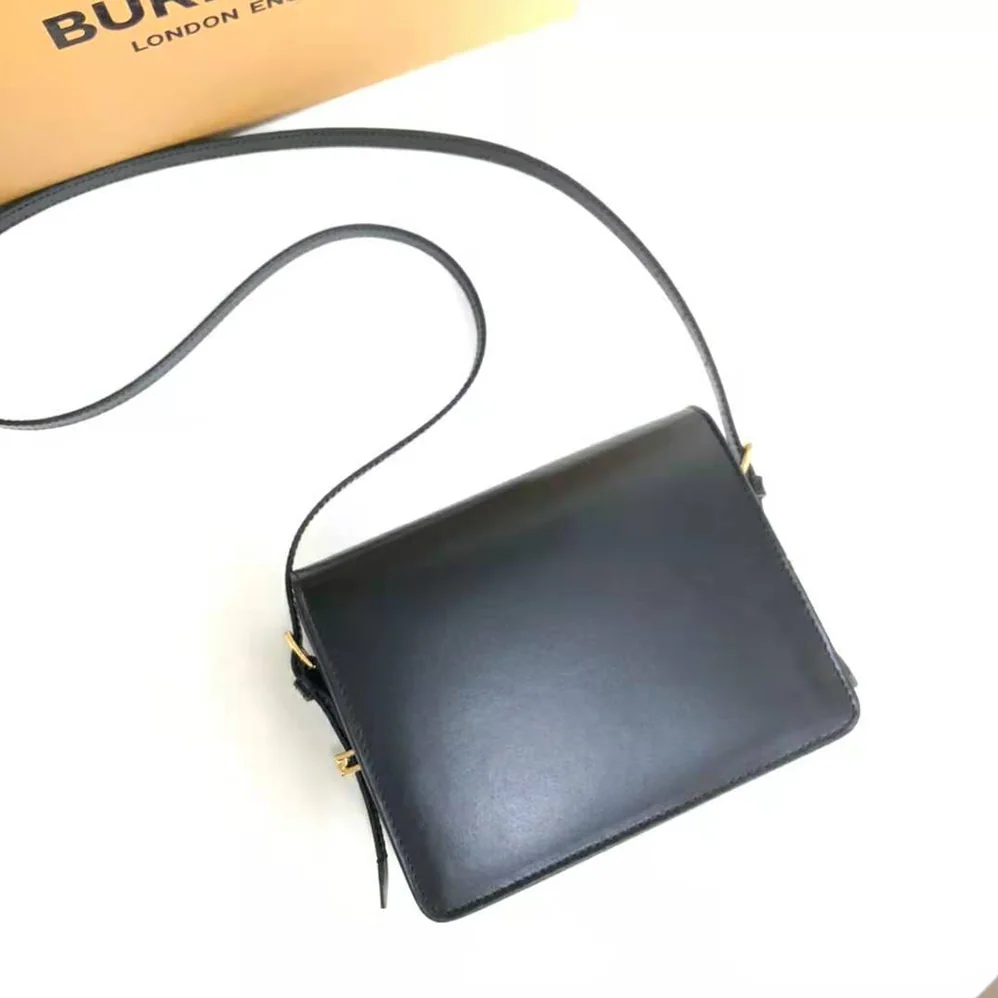 Burberry Small Two-tone Leather Grace Bag for Women in Black