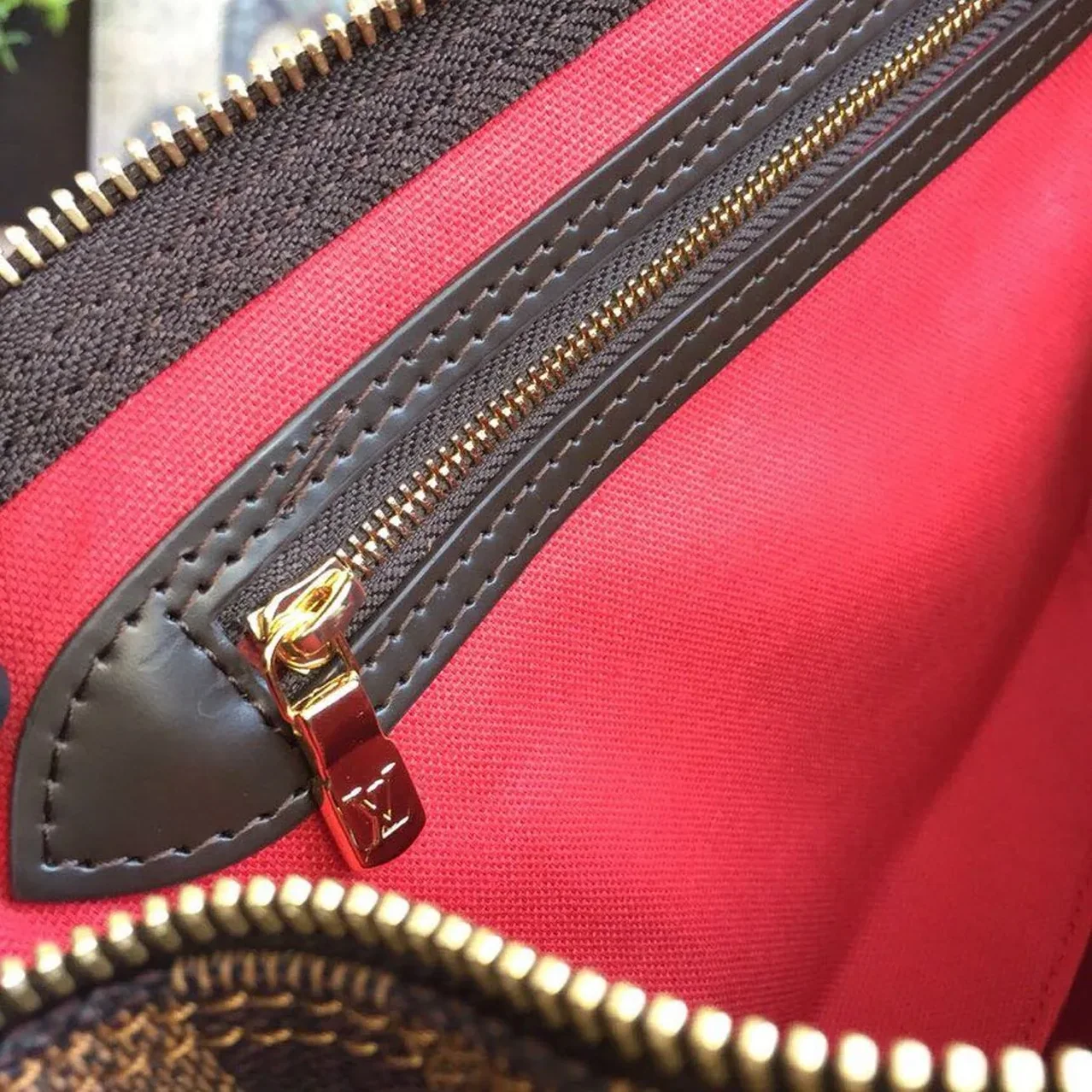 Louis Vuitton Speedy 30 Top Handle Bag / Brown Damier Ebene Canvas Gold Hardware
