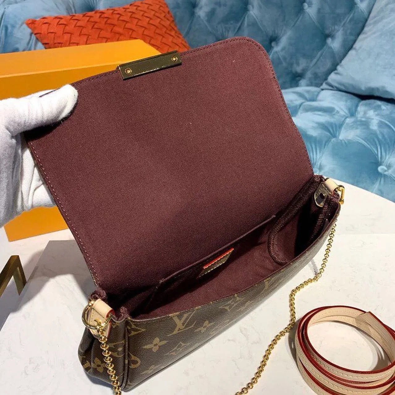 Louis Vuitton Favorite PM Monogram Canvas Louis Vuitton Favorite PM Monogram Canvas