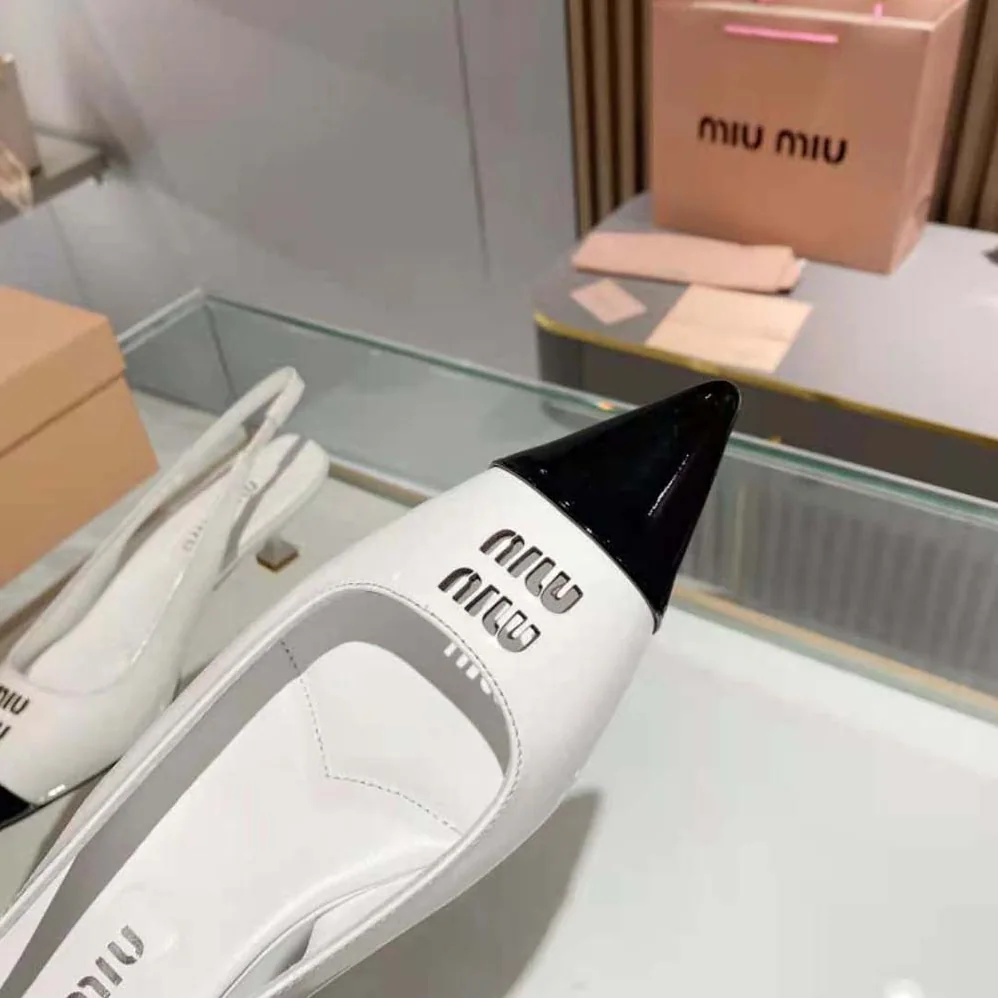 Miu Miu Patent Leather Pump in 45 mm Heel Height for Women in White