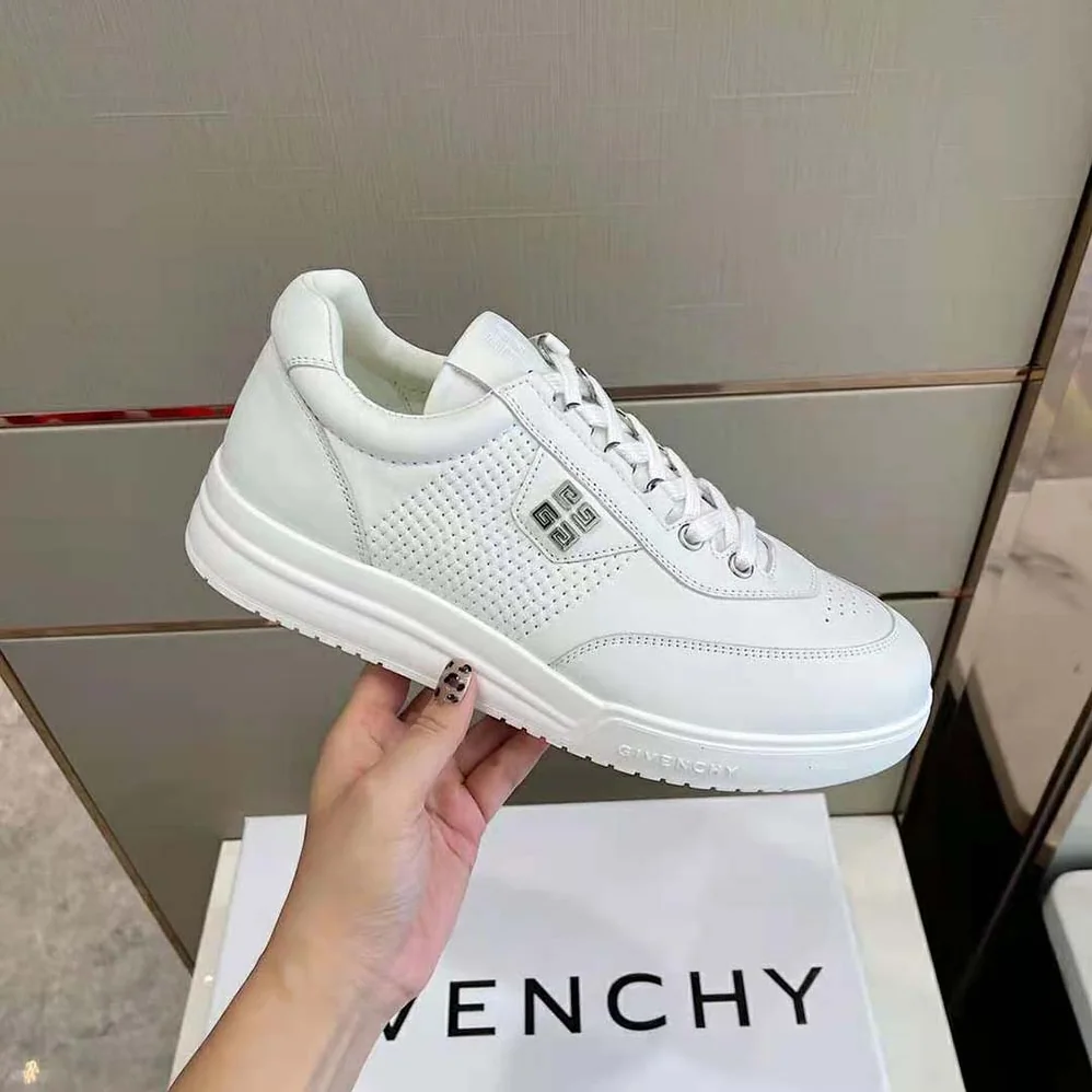 Givenchy G4 Sneakers in Leather for Men in White Givenchy G4 Sneakers in Leather for Men in White