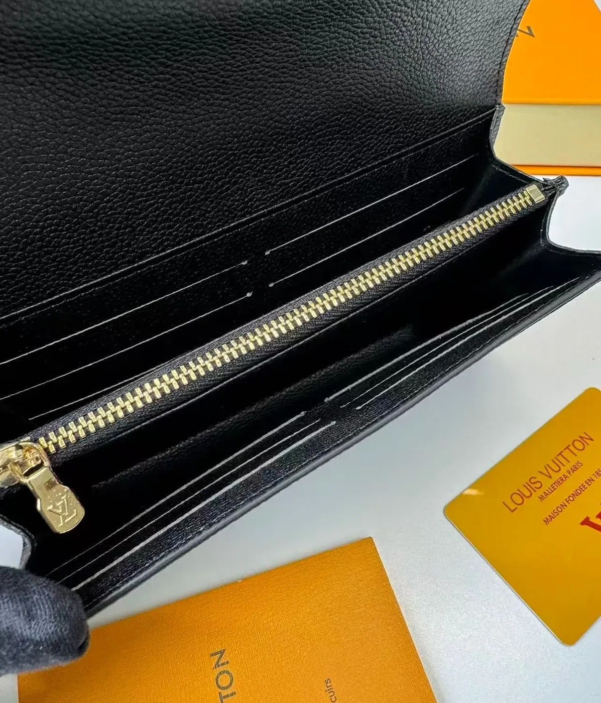 Louis Vuitton Sarah Wallet Black And Beige /