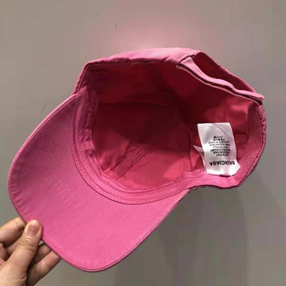 Balenciaga Cap in Fuchsia for Women in Black Embroidered Cotton Balenciaga Cap in Fuchsia for Women in Black Embroidered Cotton