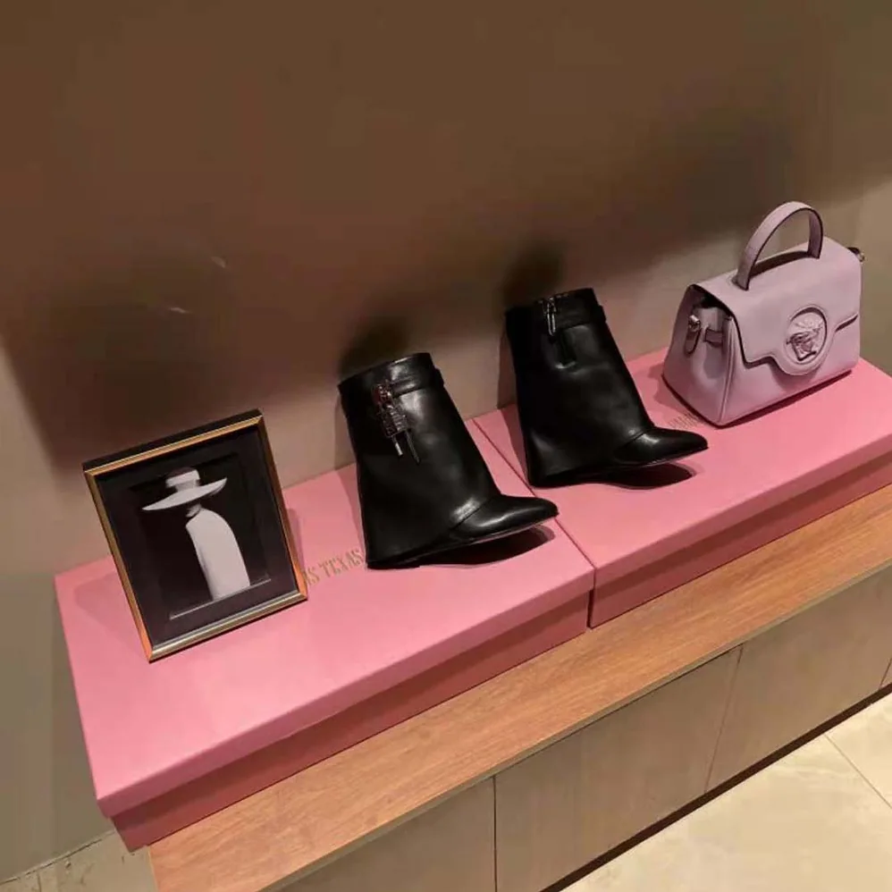 Givenchy Shark Lock Ankle Boots in Leather for Women in Black