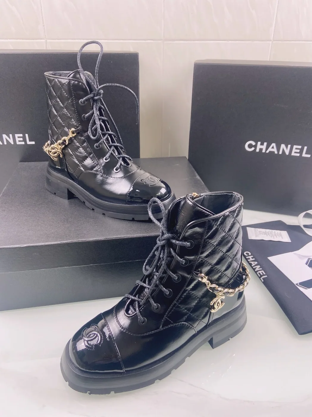 Chanel Lace in Ups Black /