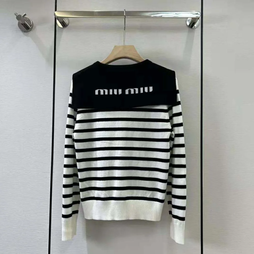 Miu Miu Cashmere Cardigan with Intarsia Logo for Women in White Miu Miu Cashmere Cardigan with Intarsia Logo for Women in White