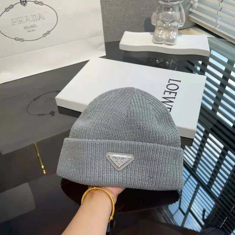 Prada Wool and Cashmere Beanie for Unisex in Silver Prada Wool and Cashmere Beanie for Unisex in Silver