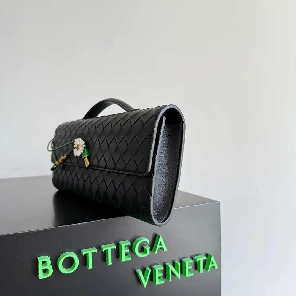 Bottega Veneta Andiamo Clutch in Calf Leather for Women Bottega Veneta Andiamo Clutch in Calf Leather for Women
