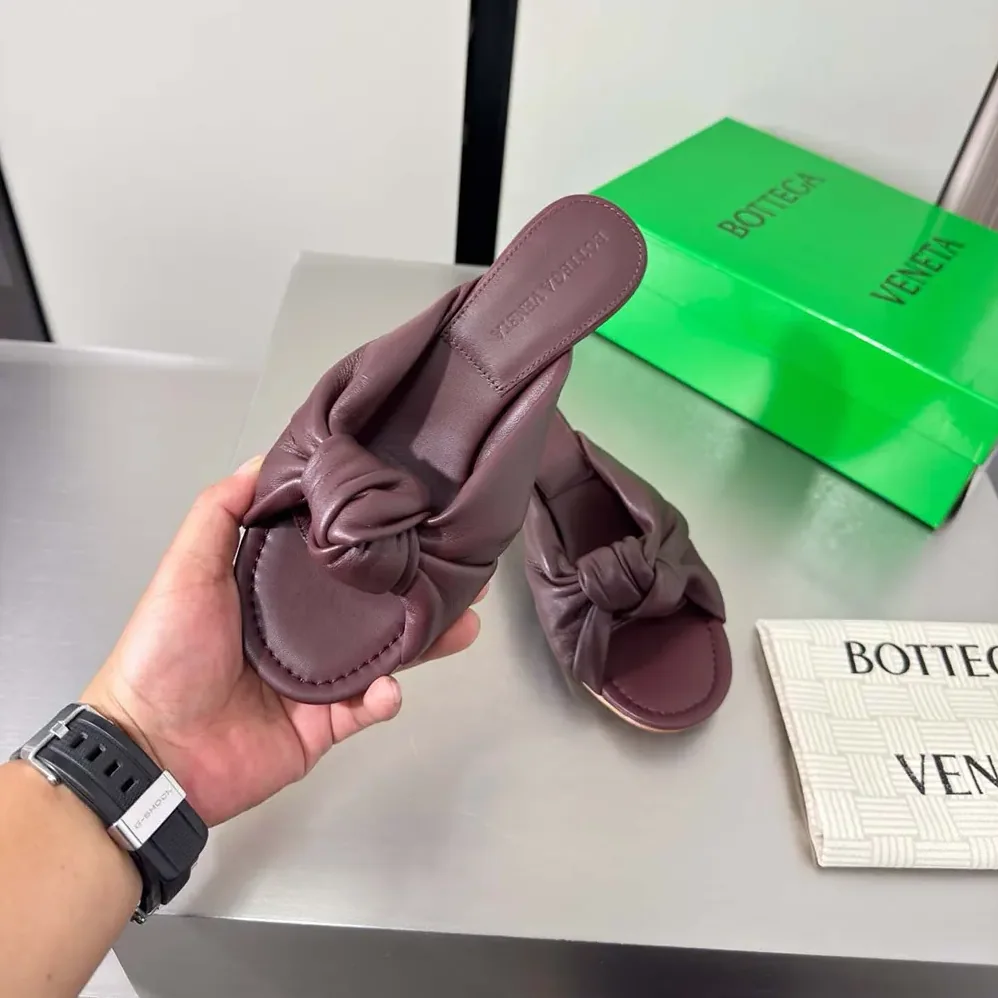 Bottega Veneta Cherry Mule in Supple Nappa Leather for Women in Deep Mahogany