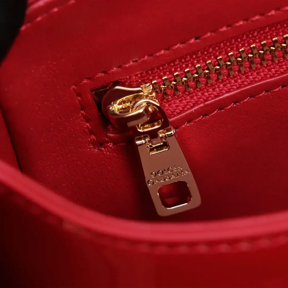 Dolce Gabbana D&G DG Logo Bag Top-handle Bag for Women in Red Dolce Gabbana D&G DG Logo Bag Top-handle Bag for Women in Red