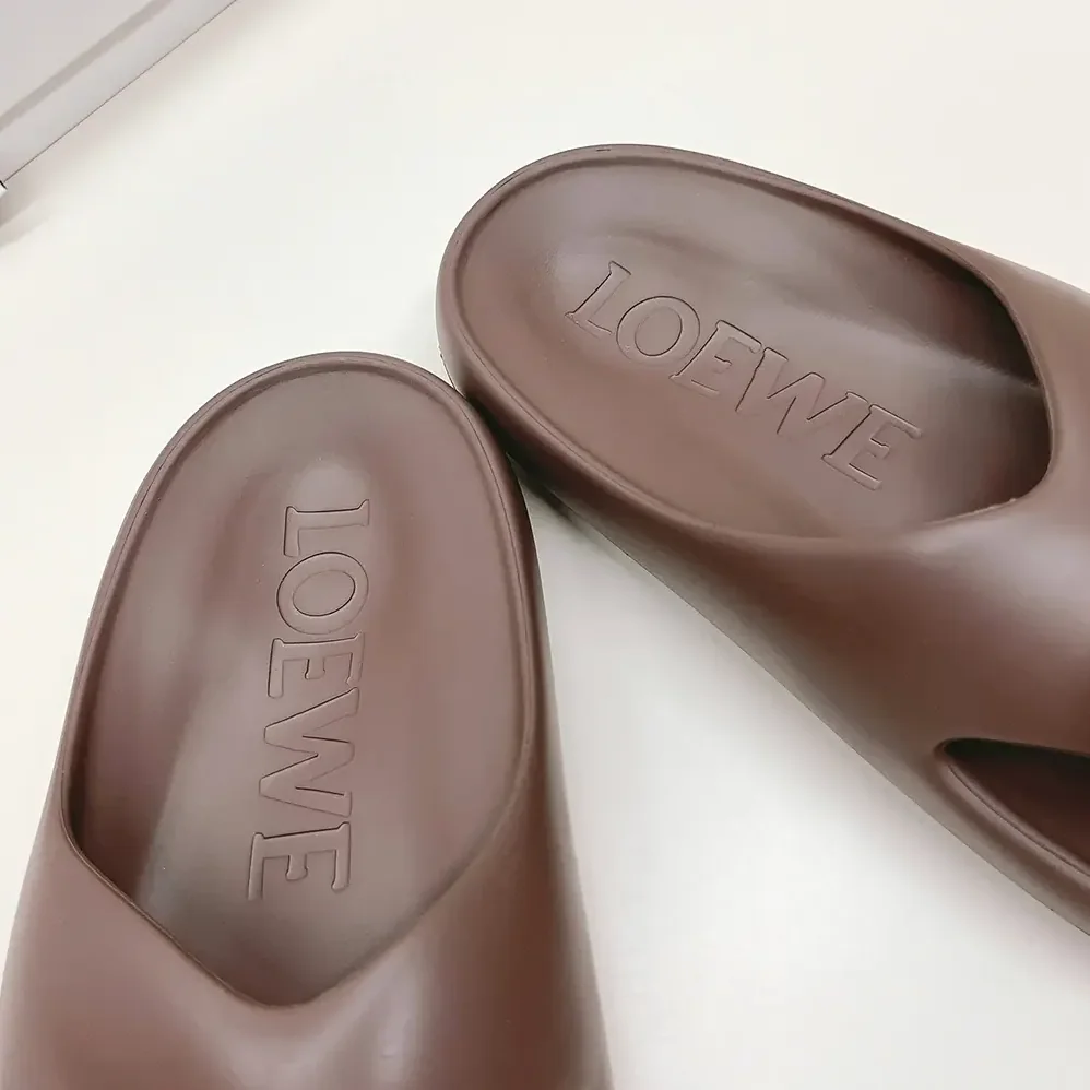 Loewe Foam Pebble Sandal for Women in Chocolate