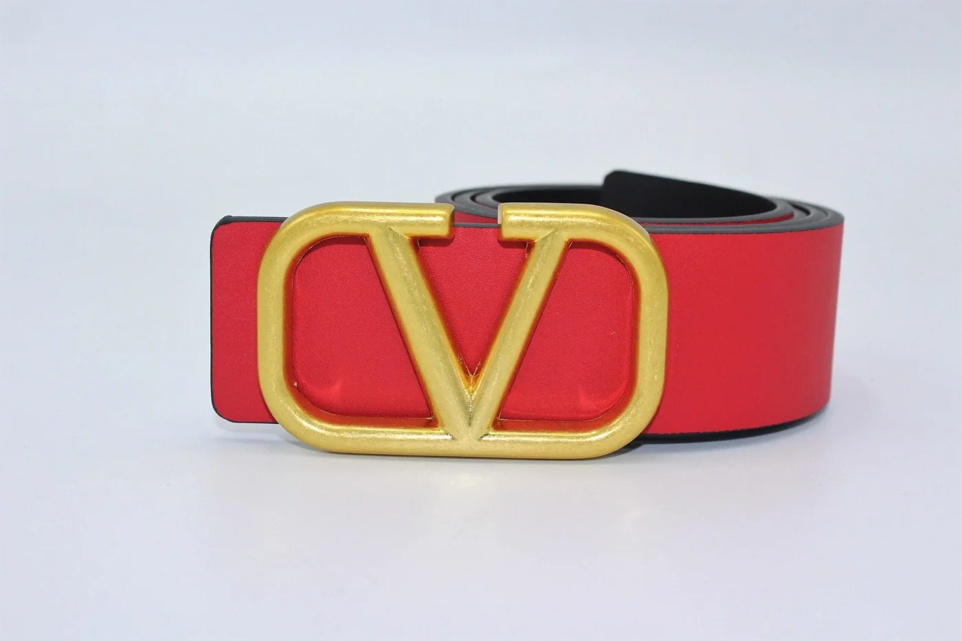 REVERSIBLE V LOGO SIGNATURE BELT IN GLOSSY CALFSKIN