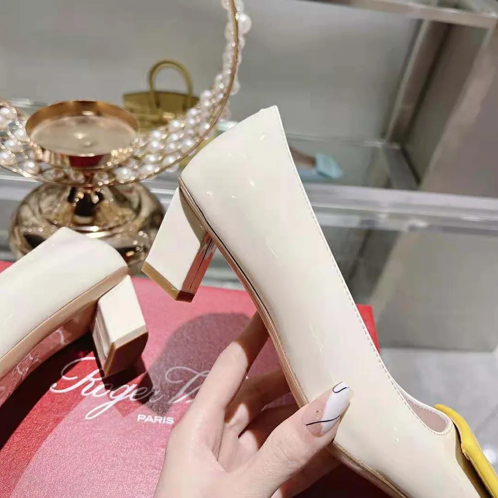 Roger Vivier Patent Leather Belle Vivier Pumps for Women in White Roger Vivier Patent Leather Belle Vivier Pumps for Women in White