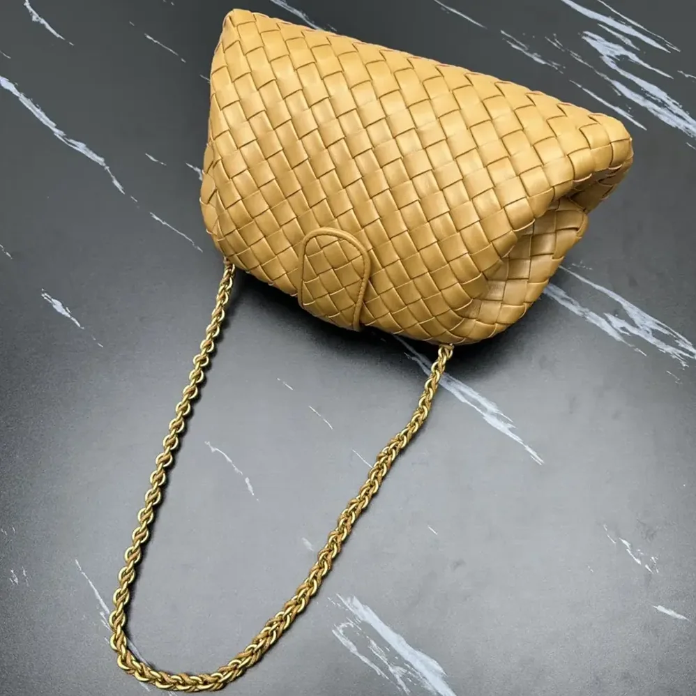 Bottega Veneta Teen Lauren 1980 With Chain for Women in Dark Praline Bottega Veneta Teen Lauren 1980 With Chain for Women in Dark Praline