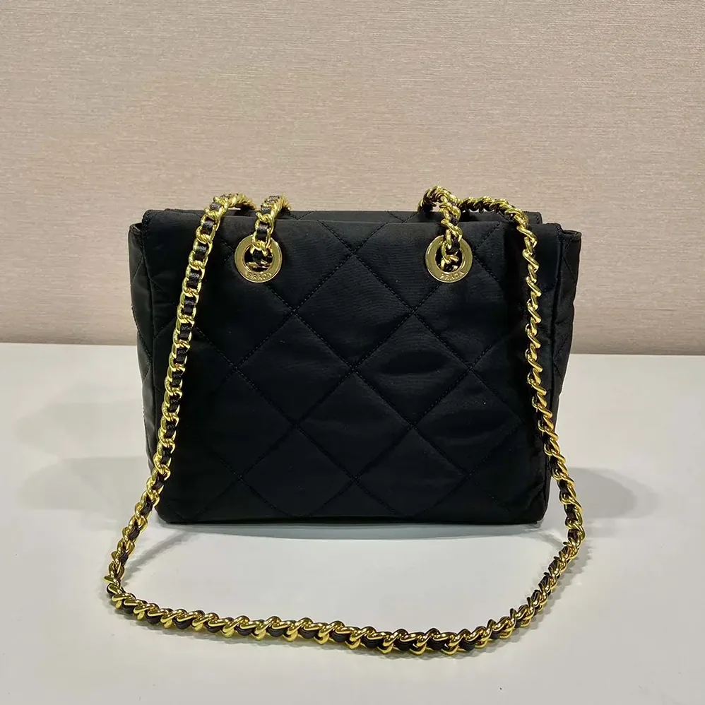 Prada Re-Edition 1995 Chaîne Re-Nylon Tote Bag for Women in Black Prada Re-Edition 1995 Chaîne Re-Nylon Tote Bag for Women in Black