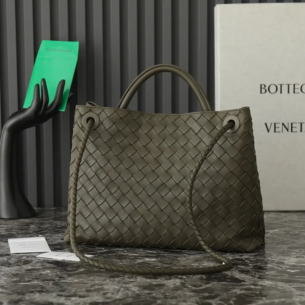 Bottega Veneta Medium Andiamo in Supple Intrecciato Leather for Women in Dark Green Bottega Veneta Medium Andiamo in Supple Intrecciato Leather for Women in Dark Green