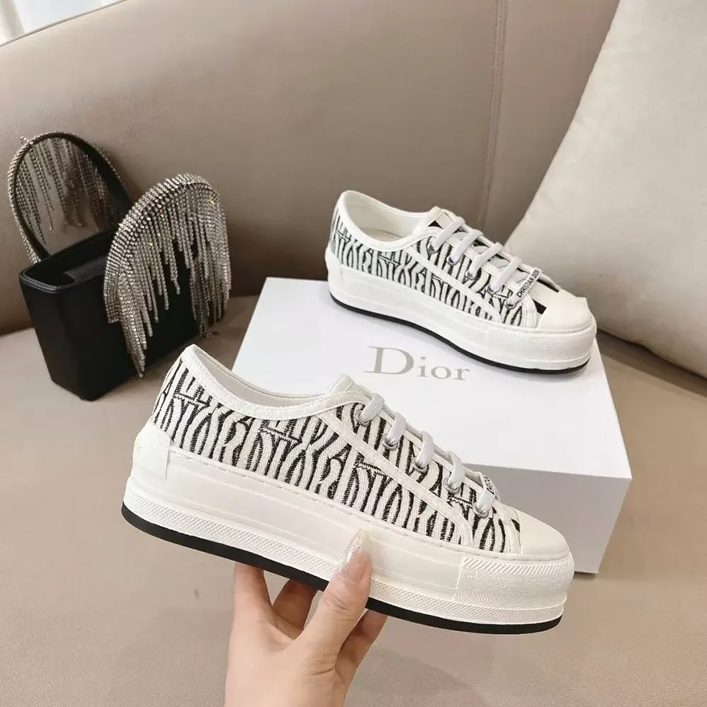 Dior Walk'n'Dior Platform Sneaker Embroidered Cotton for Women in White/Black Dior Walk'n'Dior Platform Sneaker Embroidered Cotton for Women in White/Black