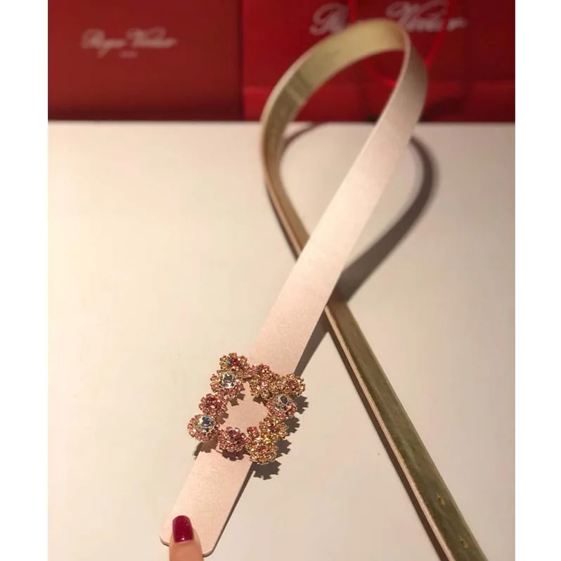 Roger Vivier Wome Flowers Belt in Silk Satin in Sandy