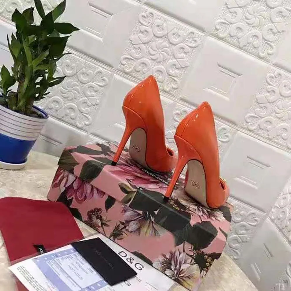 Dolce Gabbana D&G Patent Leather Pumps with DG Logo for Women Dolce Gabbana D&G Patent Leather Pumps with DG Logo for Women